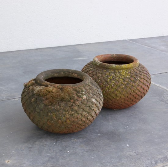 A pair of ‘Sibon’ terracotta pots