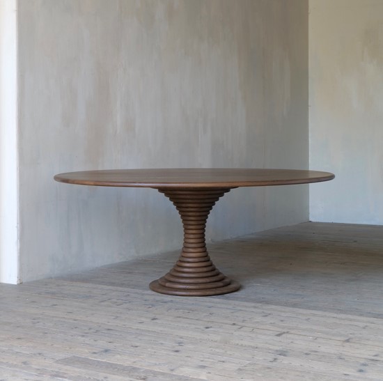 The socle table