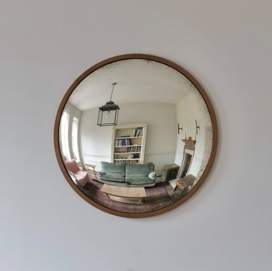 A bespoke oculus mirror
